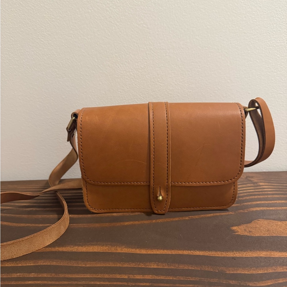 UrbanSouthern tan leather crossbody bag